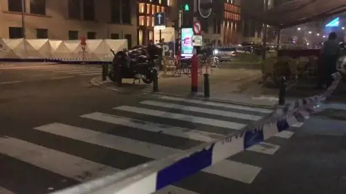 Bruxelles, uomo col machete attacca i militari