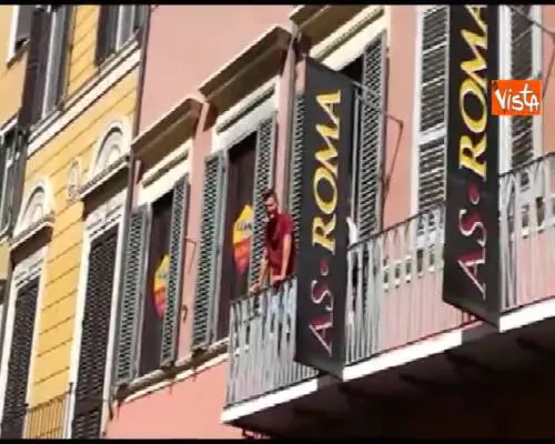 Il neo acquisto della Roma Patrik Schick incontra i tifosi a store di via del Corso: 'facci sognare'