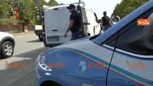 Terrorismo, la polizia effettua controlli su 27mila furgoni