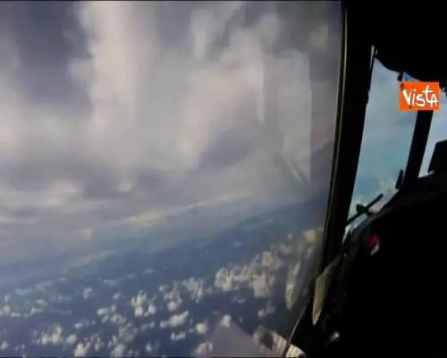 Irma spaventa la Florida: in volo dentro l'uragano