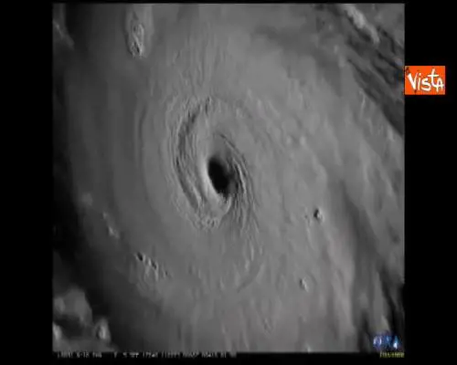 L'occhio di Irma, il potente uragano che ha devastato i Caraibi