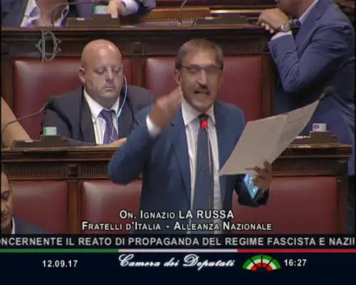 Propaganda fascista, il gesto di La Russa in Aula