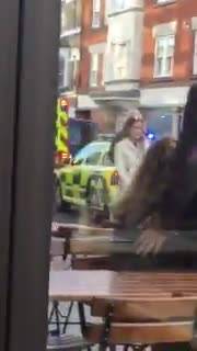 Londra, passeggeri della metro sotto choc dopo l'esplosione