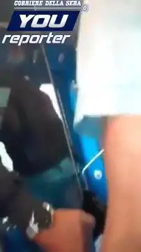 Extracomunitari in treno senza biglietto: una donna urla e li insulta