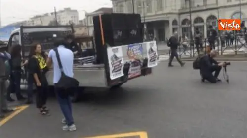 G7 Torino, scontri alla manifestazione degli antagonisti, occupato Palazzo Nuovo