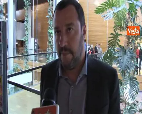 Giornalista gli chiede di sue assenze al Parlamento, Salvini s'infuria: "Fa politica? Si candidi"