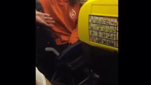 Ubriaco su un volo Ryanair scatena la rissa