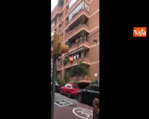 Catalogna, condomini suonano l'inno spagnolo a tutto volume