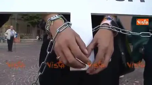 "Avete ucciso il tartufo", Delrio contestato ad Alba