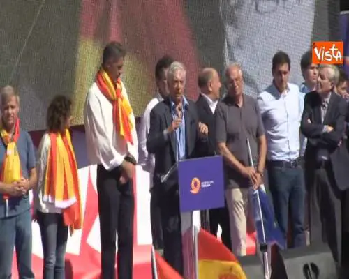 Referendum Catalogna, gli unionisti invadono Barcellona per una Spagna unita