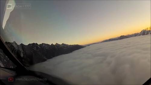 Atterrare tra le nuvole: il video incredibile del pilota