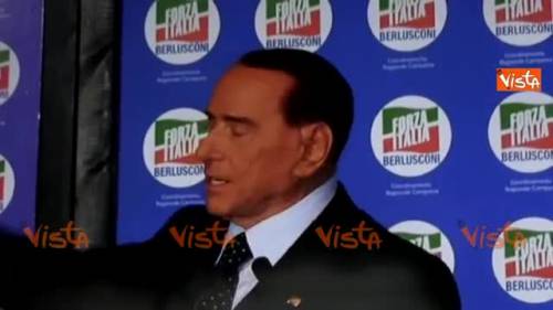"Quando Berlusconi parlò col Padreterno...". E il Cav racconta la barzelletta