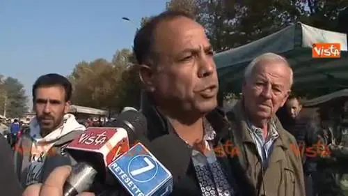Accoltellato al Suk di Torino. Il testimone "Gli ha tagliato la gola"