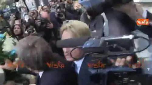 Lotito depone una corona di fiori in Sinagoga