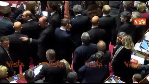 Fiducia legge, elettorale al Senato sfiorata rissa in aula