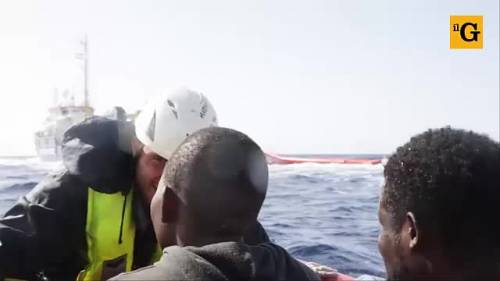 Nel video di Sea Watch un'operazione di salvataggio