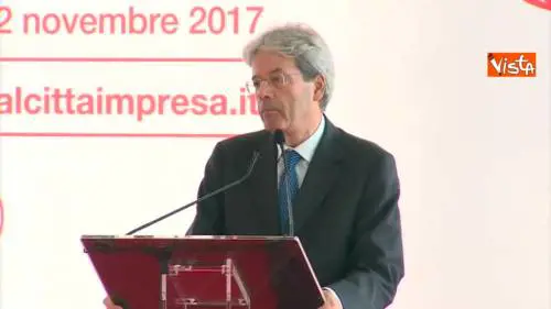 Gentiloni in Lombardia: crescita non va sprecata, su migranti unici ad avere politica decente