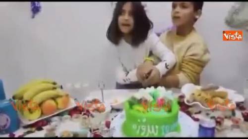 Iraq, la scossa mentre i bambini tagliano la torta