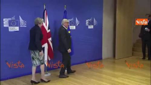 Brexit, May incontra Juncker