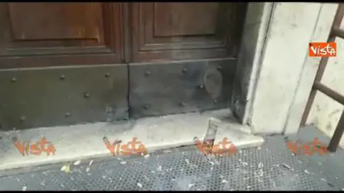 Roma, bomba davanti alla stazione dei carabinieri
