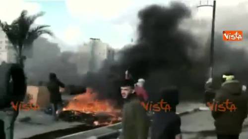 Hamas chiama l'intifada: primi scontri e feriti
