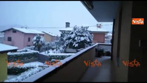 Maltempo: il Lago di Como innevato, disagi a Colico