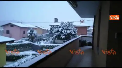 Maltempo: il Lago di Como innevato, disagi a Colico