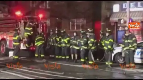 Tragedia a New York: palazzo in fiamme
