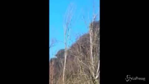 Brescia, scontro tra tir e un'auto sull'A21. Cisterna in fiamme: sei morti