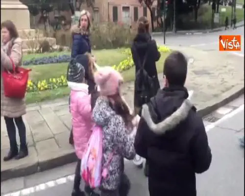 Scuola, bambini in corteo con le maestre in sciopero a Genova