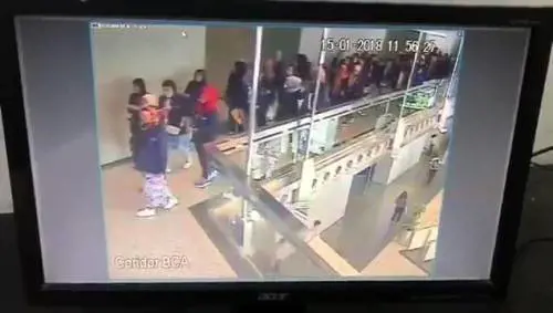 Indonesia, crolla balconata nella Borsa di Giacarta