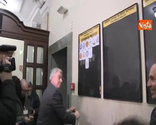 Simboli elettorali, dal Sacro Romano Impero a W la Fisica