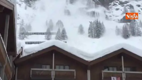 Valanghe in Val Venosta, le immagini delle slavine registrate dai turisti