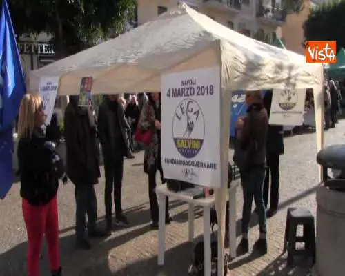 Gazebo di Noi con Salvini a Napoli: 'qui bisogna ricominciare da zero e può farlo solo Salvini'