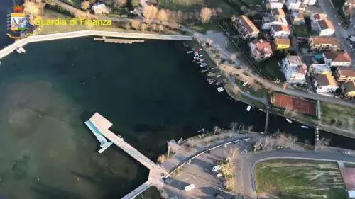 Lago di Bolsena, nei guai il sindaco e 7 funzionari di Marta (Viterbo)