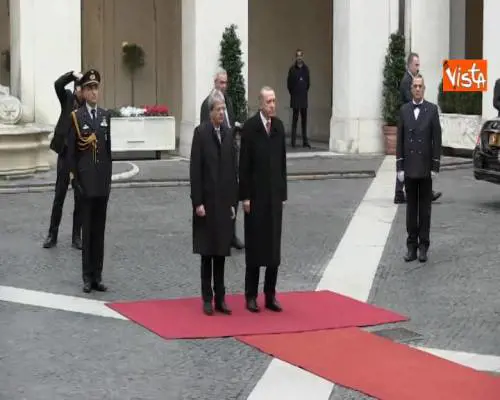 Erdogan a Palazzo Chigi, il picchetto d'onore