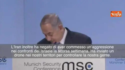 Netanyahu mostra un pezzo di drone alla conferenza di Monaco e sfida il ministro iraniano