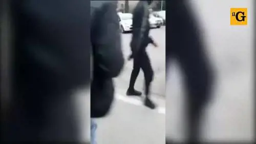 Pistoia, ragazzi aggrediscono un anziano invalido