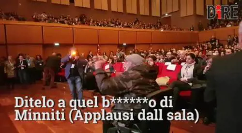 Migranti, arriva il contestatore:"Minniti bastardo"