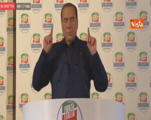 Berlusconi scherza: "Io sono incandidabile, che me frega!"