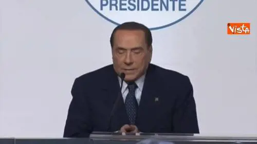 Berlusconi tiene per mano Salvini e Meloni: "Siamo uniti"