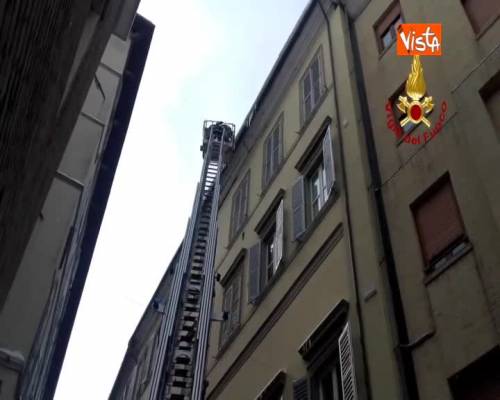 Maltempo, i Pompieri tolgono il ghiaccio dai tetti