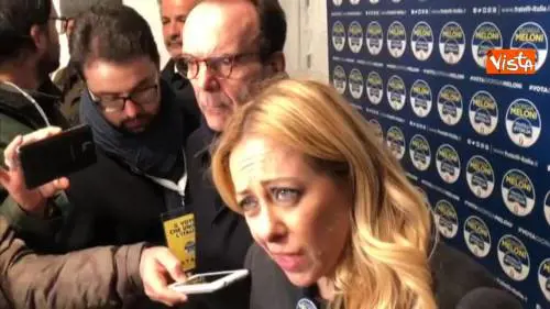 Meloni risponde in inglese a stampa estera: "Fascismo è passato"