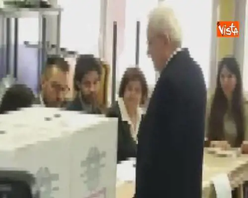 Mattarella al voto per le elezioni politiche a Palermo 
