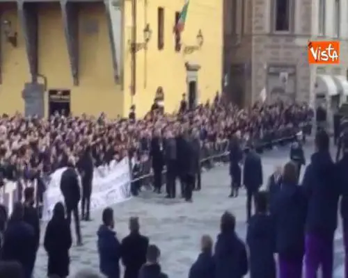 Funerali Astori, i giocatori della Juventus applauditi dai tifosi della Fiorentina 