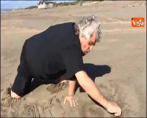 Grillo scrive le maggioranze sulla sabbia possiamo fare una bella democrazia