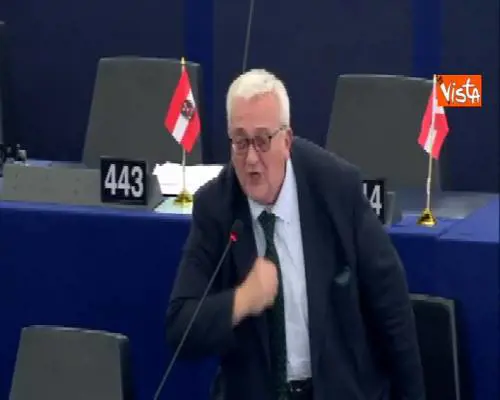 Boghezio-show contro la commissaria Ue: "Gli operai Embraco se la prendono in quel posto"