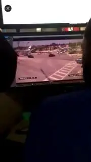 Il momento del crollo del ponte di Miami
