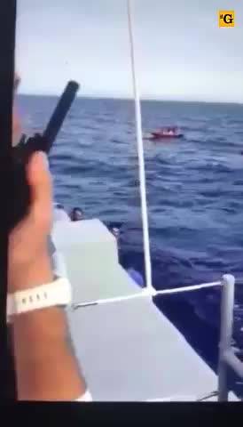 Salvataggio migranti, la comunicazione tra la Guardia costiera libica e la Ong