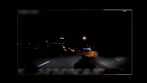 Auto senza guidatore investe pedone: il video dell'incidente